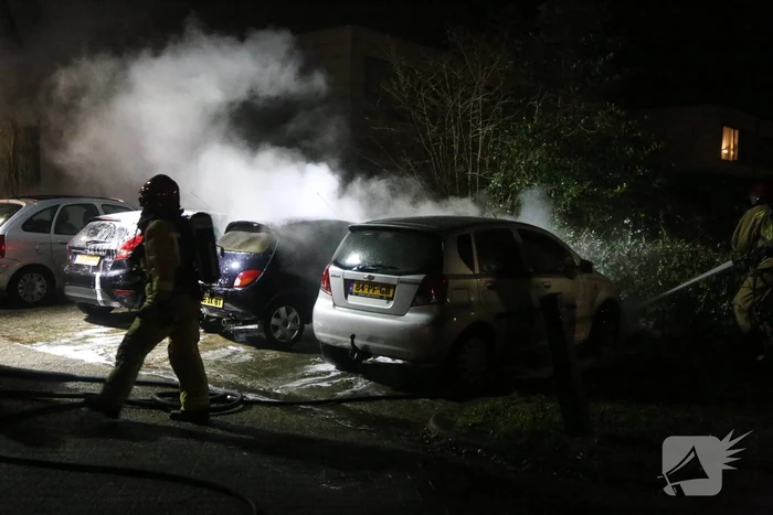 Meerdere auto's verwoest door brand