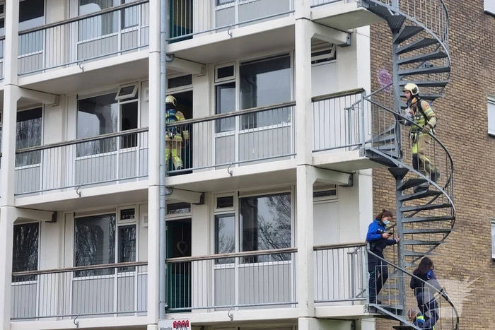 Brand in keuken van flatwoning