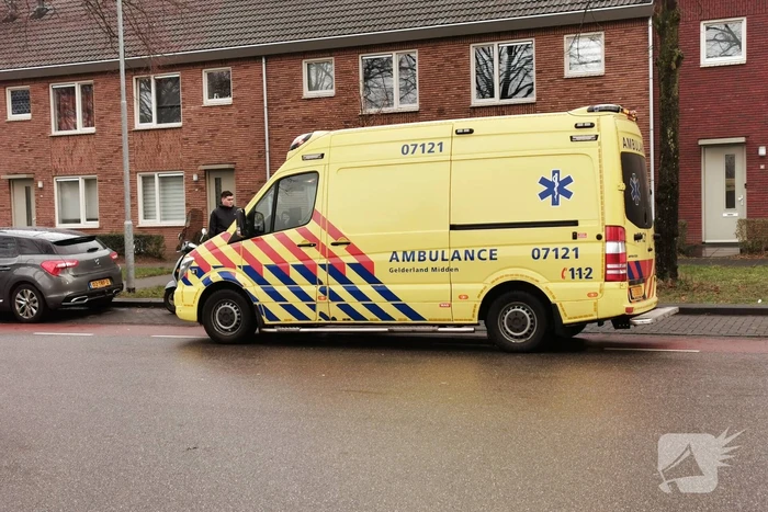 Scooterrijdster gewond na uitwijkmanoeuvre