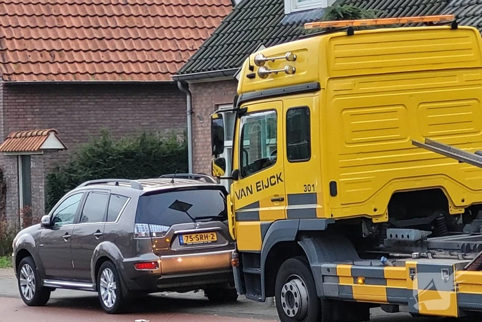 Auto loopt behoorlijk schade op bij botsing