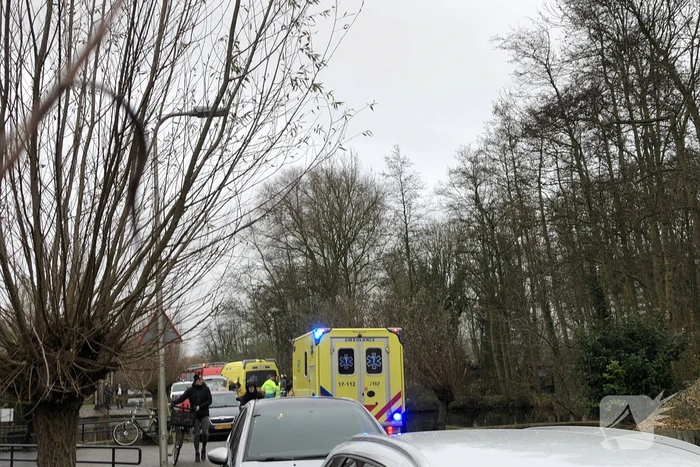 Persoon te water geraakt in sloot