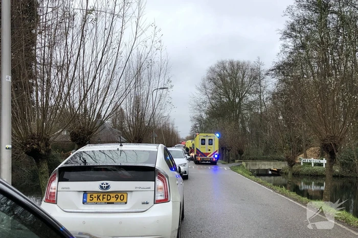 Persoon te water geraakt in sloot