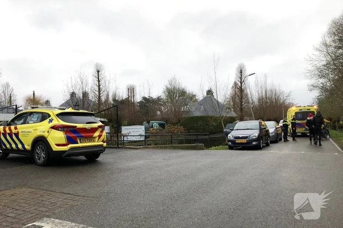 Persoon te water geraakt in sloot