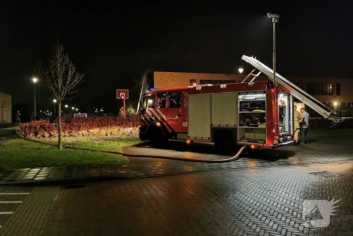 Brand zorgt voor zwarte buitenmuren van basisschool De Atlas