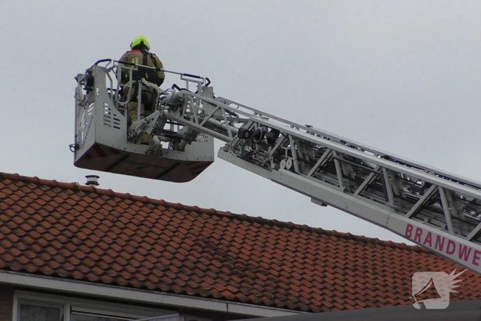 Brandweer controleert schoorsteen