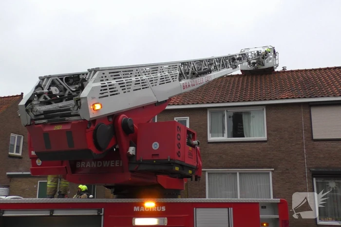 Brandweer controleert schoorsteen