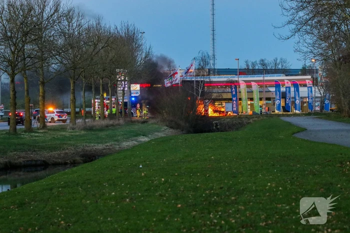 Voertuig vat vlam bij tankstation Total in Amersfoort
