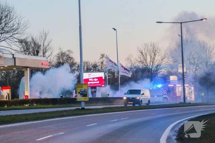 Voertuig vat vlam bij tankstation Total in Amersfoort