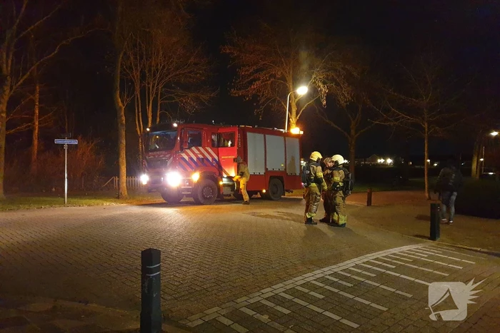 Brandweer verricht metingen door gaslucht