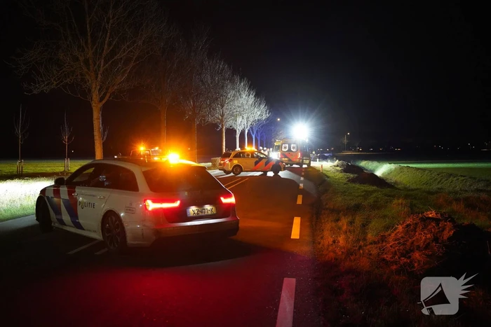 Auto crasht tegen boom