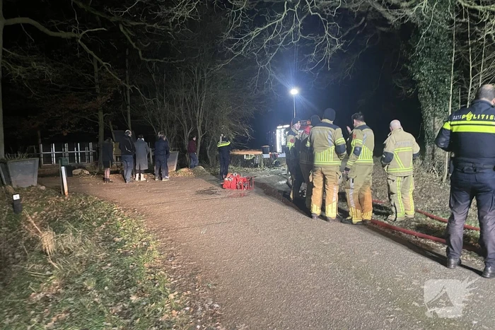 Brandweer bevrijdt hond uit buis