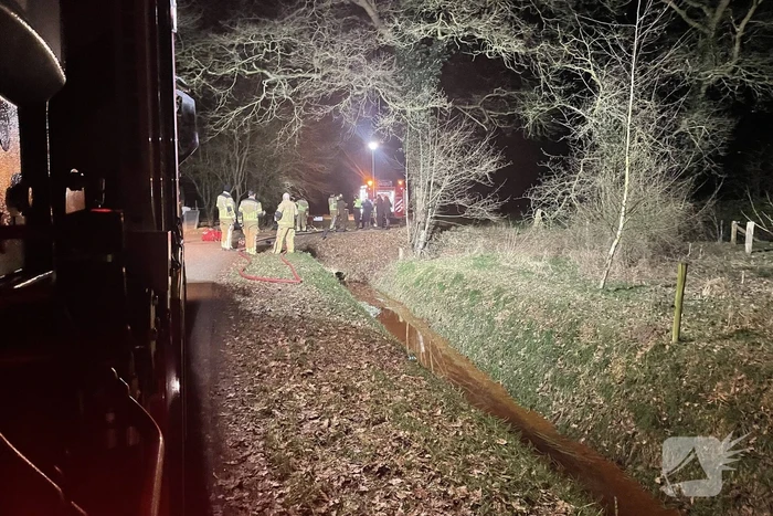 Brandweer bevrijdt hond uit buis