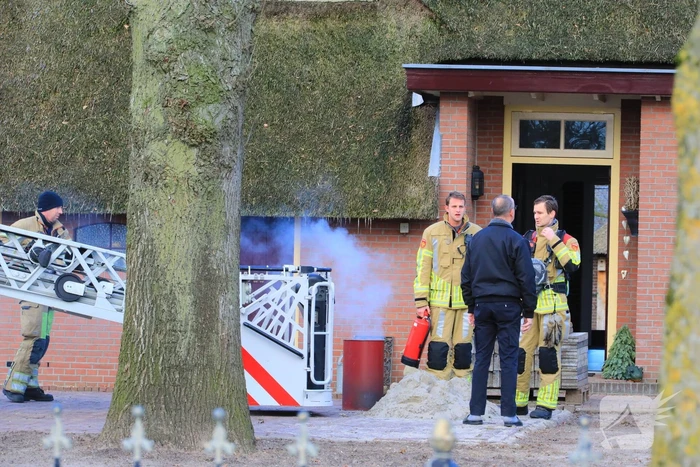 Voorbijgangers zien vonkenregen uit schoorsteen