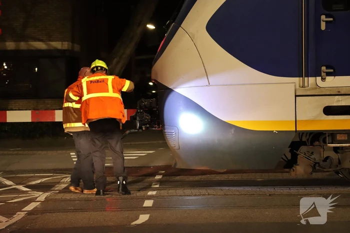 Scooter aangereden door trein