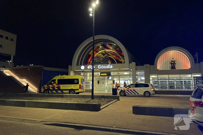 Traumateam assisteert bij incident in stationshal