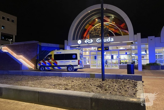 Traumateam assisteert bij incident in stationshal
