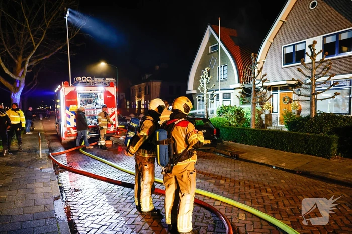 Enorme vlammen bij brand in schuur
