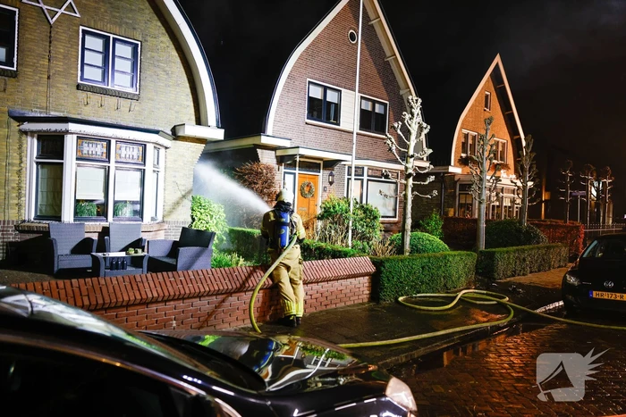 Enorme vlammen bij brand in schuur