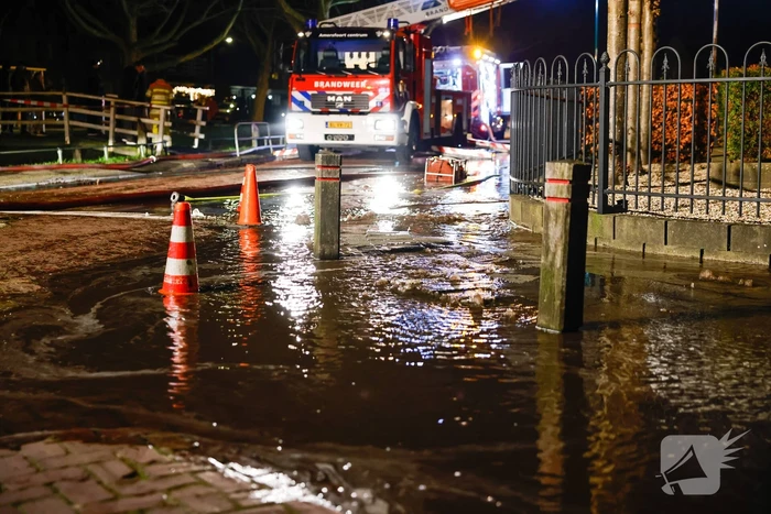 Enorme vlammen bij brand in schuur