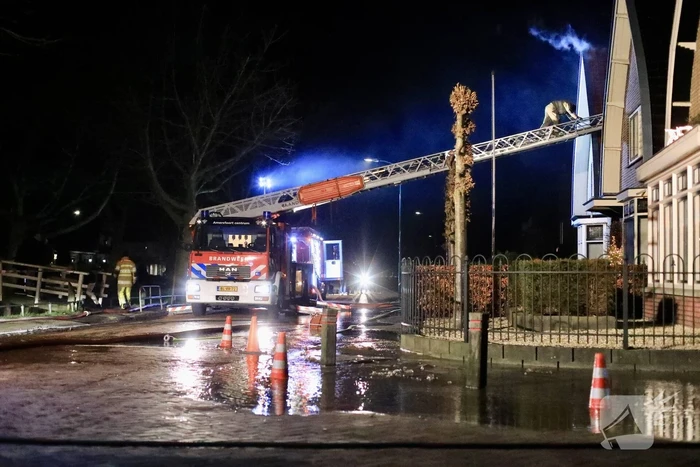 Enorme vlammen bij brand in schuur