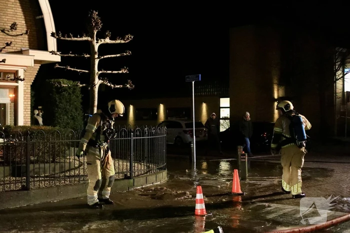 Enorme vlammen bij brand in schuur