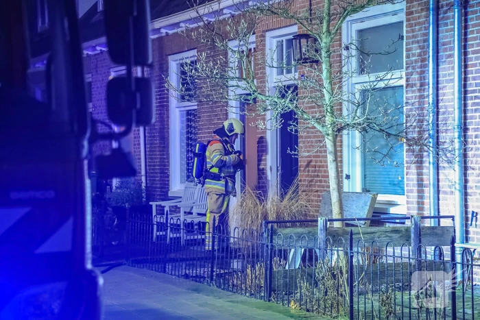 Veel rookontwikkeling door brand in schoorsteen van woning