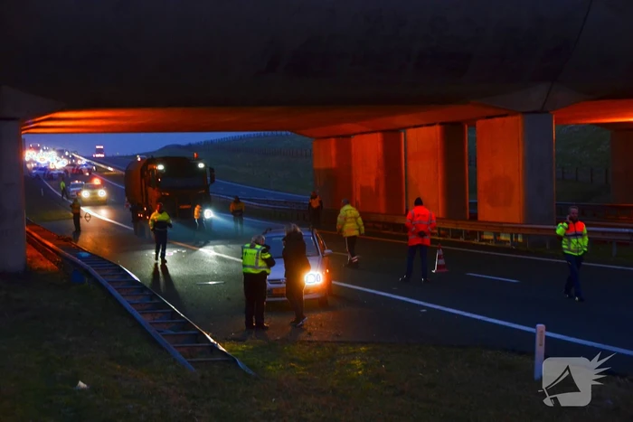 Meerder voertuigen betrokken bij botsing onder Aquaduct