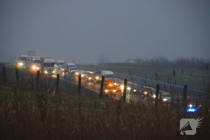 Meerder voertuigen betrokken bij botsing onder Aquaduct