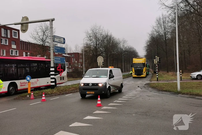 Flinke schade nadat lijnbus wiel verliest