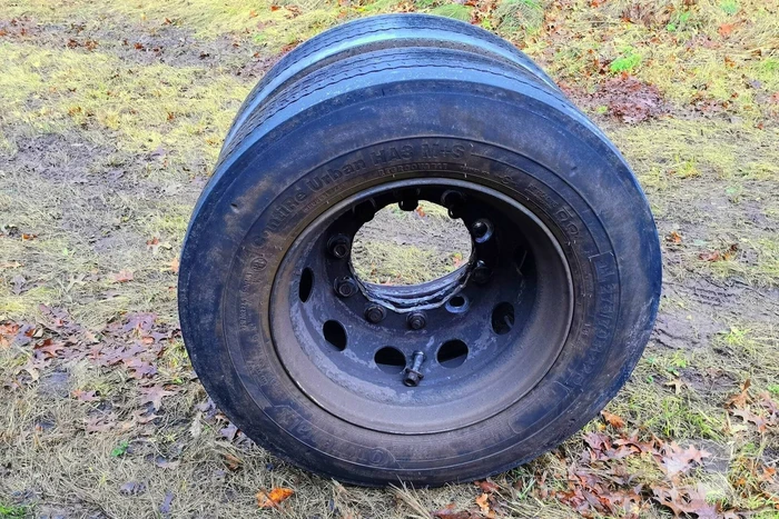 Flinke schade nadat lijnbus wiel verliest