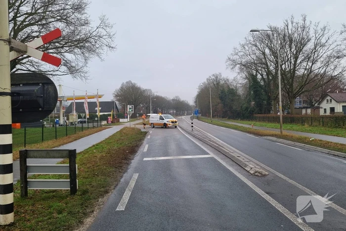 Weggebruikers duwen spoorboom omhoog bij storing
