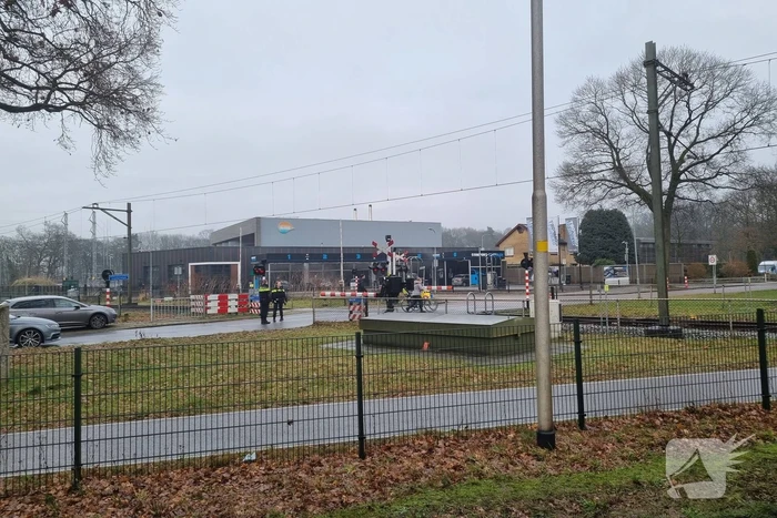 Weggebruikers duwen spoorboom omhoog bij storing