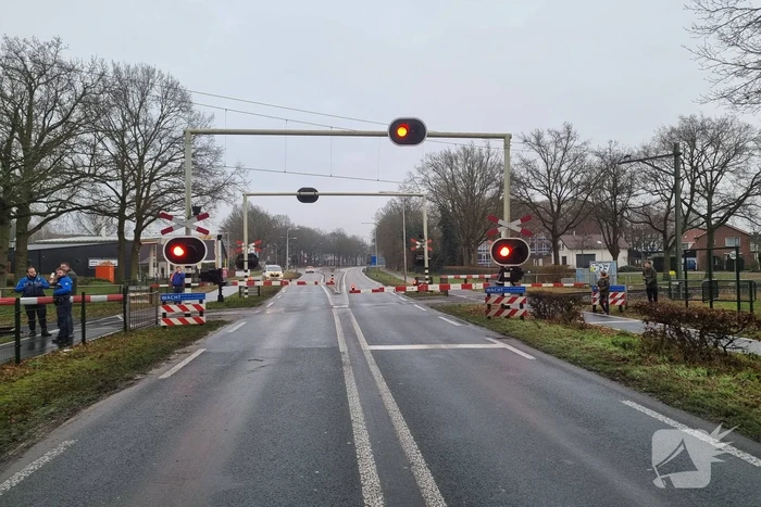 Weggebruikers duwen spoorboom omhoog bij storing