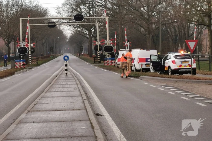 Weggebruikers duwen spoorboom omhoog bij storing