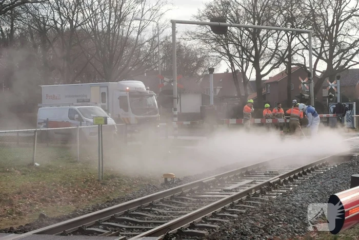 Weggebruikers duwen spoorboom omhoog bij storing