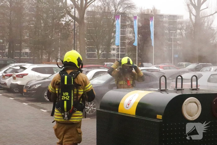 Veel rook bij containerbrand Winkelcentrum Walburg