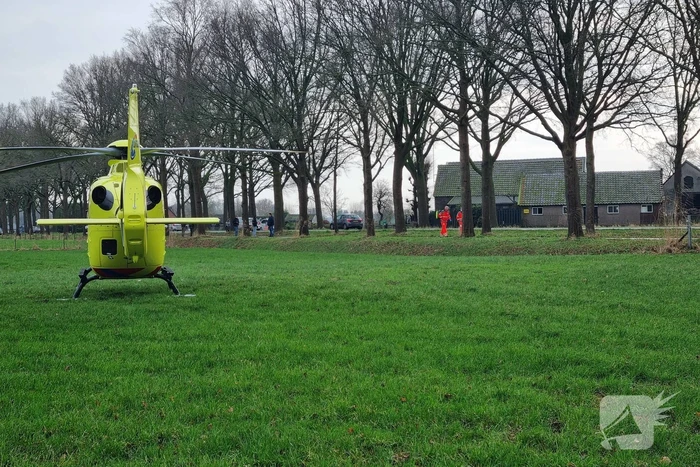 Traumateam landt voor patiënt in ambulance