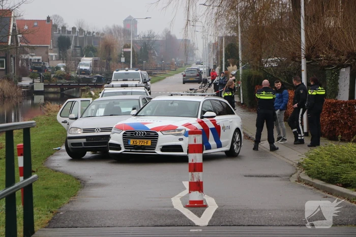 Auto klemgereden na achtervolging