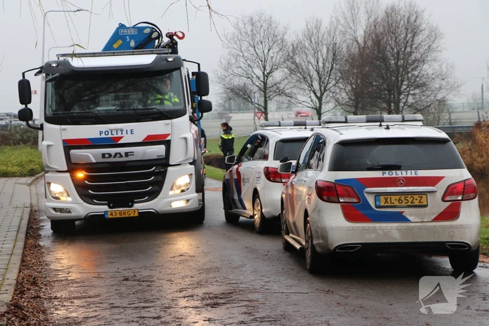 Auto klemgereden na achtervolging