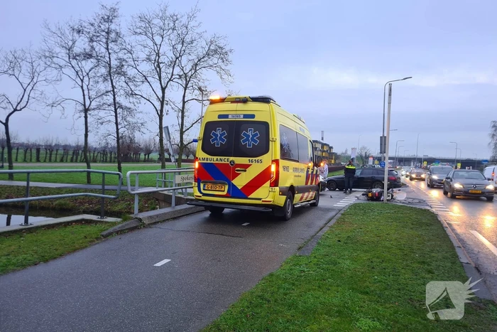 Brommerrijder aangereden door bestelbus