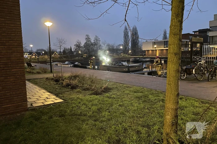 Veel rookontwikkeling bij brand op boot