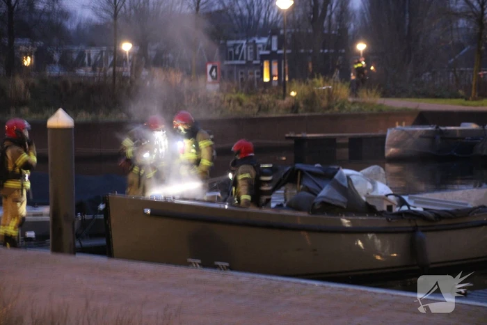 Veel rookontwikkeling bij brand op boot