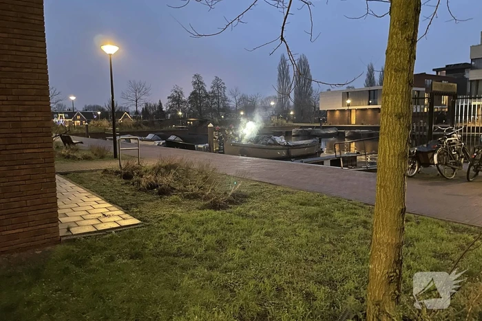 Veel rookontwikkeling bij brand op boot