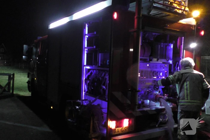 Flinke vlammen door brand in schuur