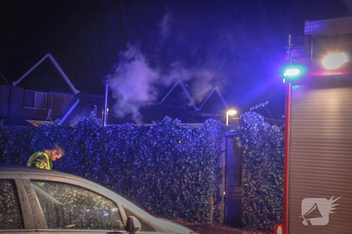Kachel onder overkapping zorgt voor brand