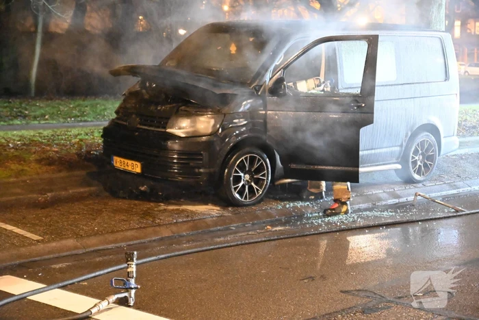 Bestelbus heeft forse schade door brand