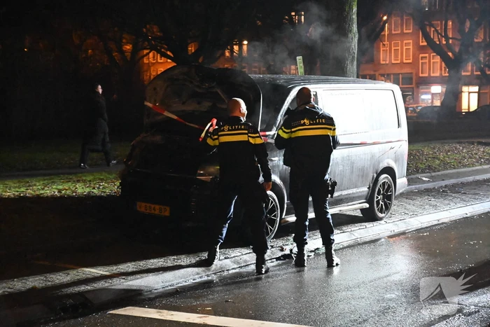 Bestelbus heeft forse schade door brand