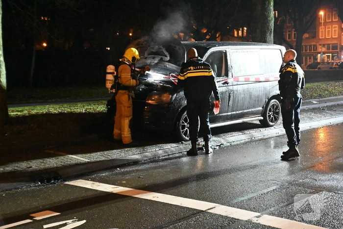 Bestelbus heeft forse schade door brand