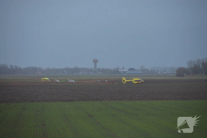 Ambulancehelikopter Medic01 landt in weiland