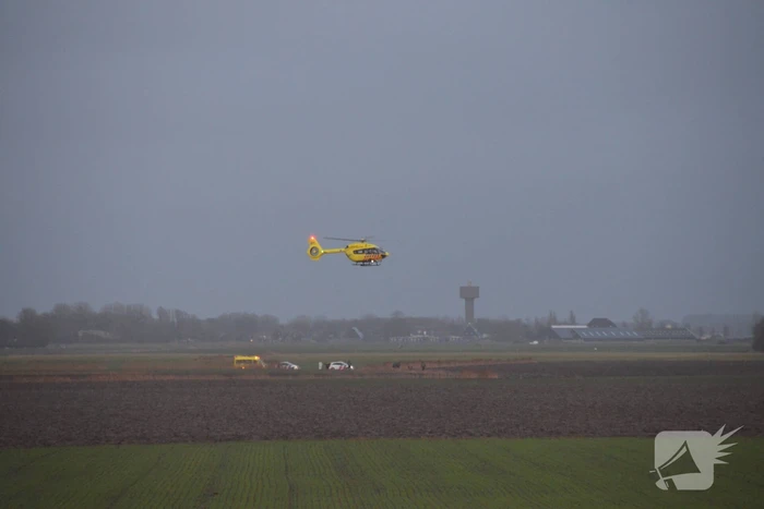 Ambulancehelikopter Medic01 landt in weiland